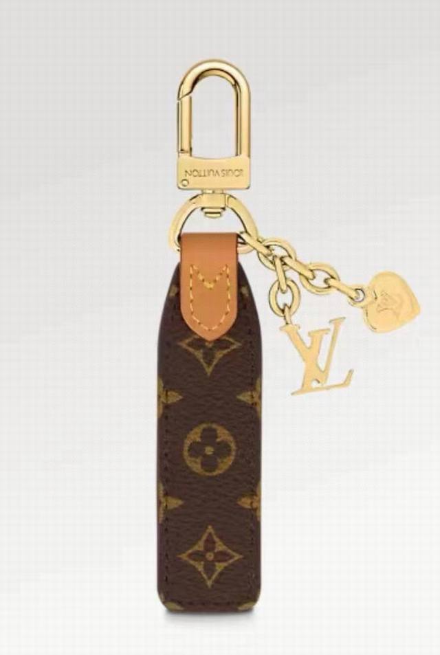 配图片原版包装 Louis Vuitton官网m63620 Lv Cloches-Cles包饰与钥匙扣 借鉴旅行袋中的钥匙扣设计 可满足各种时尚品味的实用配饰