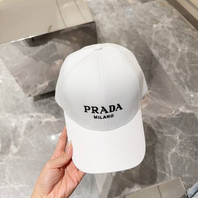 Prada 棒球帽万能必留款 戴一万年都好看 日常刚需 颜色完美 帽型正点 简直谁戴都好看质量超赞 时尚百搭
