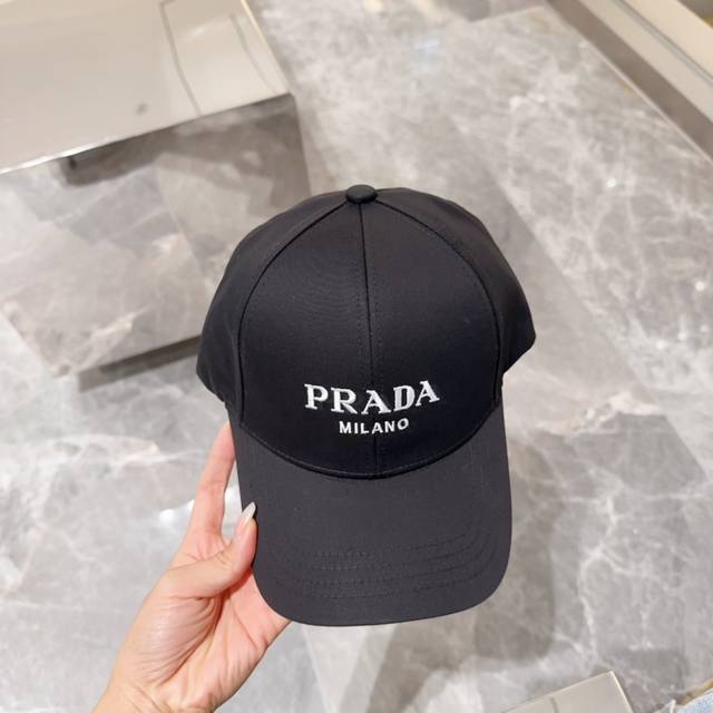 Prada 棒球帽万能必留款 戴一万年都好看 日常刚需 颜色完美 帽型正点 简直谁戴都好看质量超赞 时尚百搭