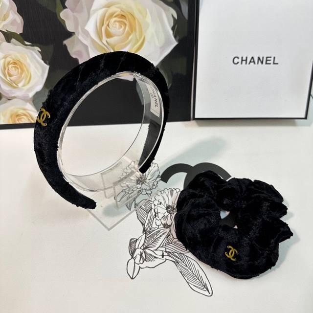 特p 两件套 配全套包装 Chanel 香奈儿 今年最好卖的新款 Vintage中古复古链条发夹 超仙的一对 时髦精 随便入的款