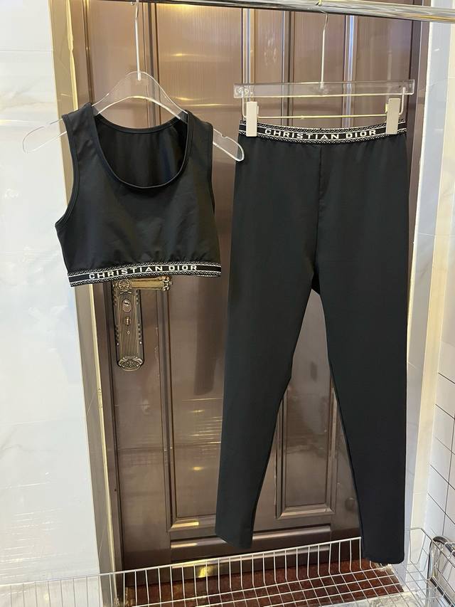 Dior迪奥新款高弹力健身瑜伽服运动套装~塑腰小背心 修身提臀显瘦打底裤脚 码数 Sm L Xl