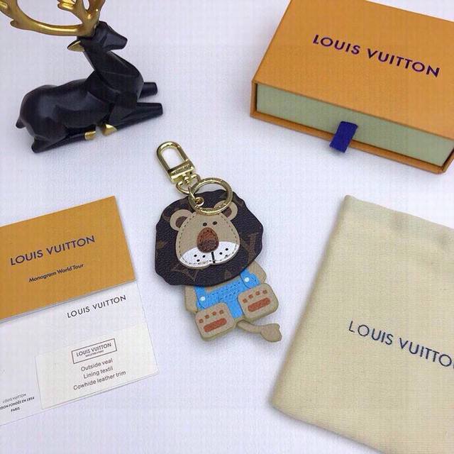 元礼盒包装全套 Louis Vuitton官网 M69313达芙妮dauphine Dragonne 钥匙扣彰显金属匠艺与品牌经典标识的融合 标志性 Monog