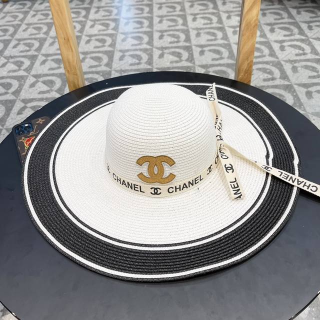 Chanel香奈儿 2024新款小香风拼色盆帽草帽，赫本风拼色设计，出街必备