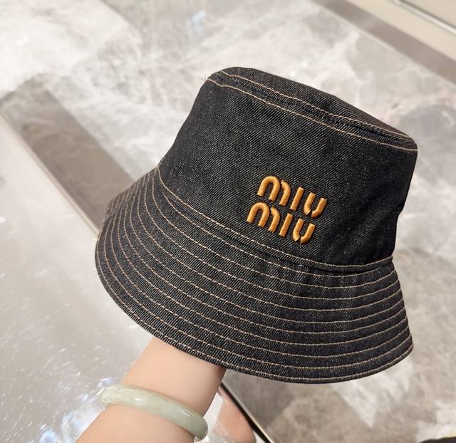 Miumiu 牛仔订单款刺绣渔夫帽，大牌款超好搭配，赶紧入手！