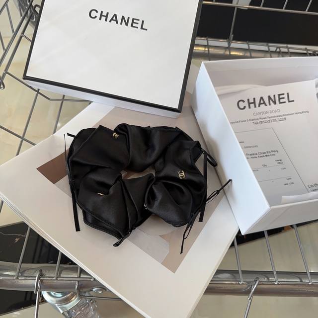 配包装盒 Chanel 香奈儿 最新小香发圈 简单实用，时尚潮流！小仙女必备