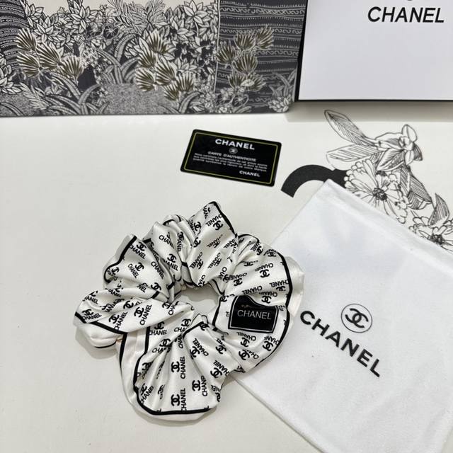 特 单个 配全套包装 Chanel 香奈儿 爆款宫廷风发圈，专柜款出货 一看就特别高档 超级百搭 必须自留