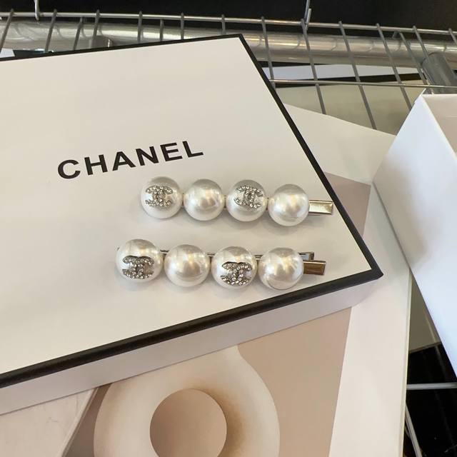 配包装盒 Chanel 香奈儿 最新小香边夹刘海夹，时尚潮品，绝美的一款！小仙女必备