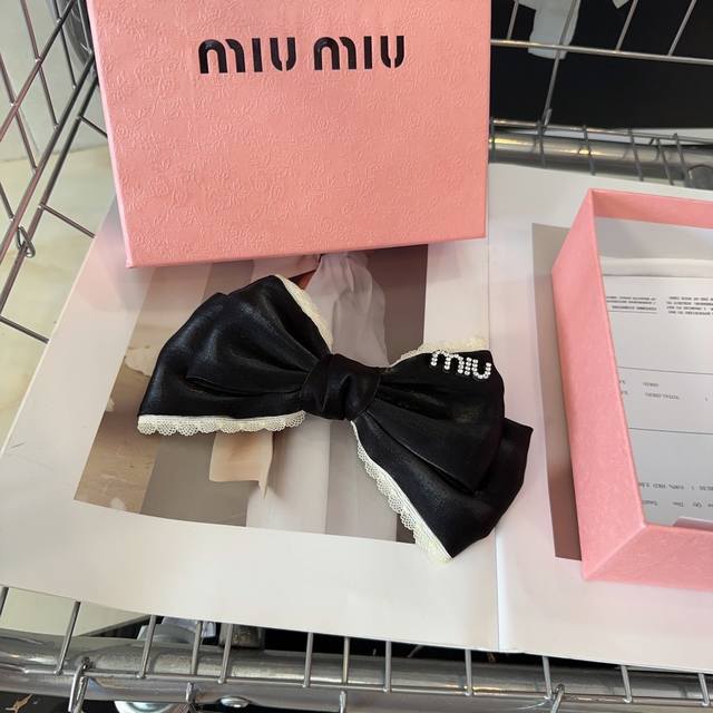 配包装盒 Miumiu新款弹簧顶夹，简单优雅，名媛范十足，非常值得入手！