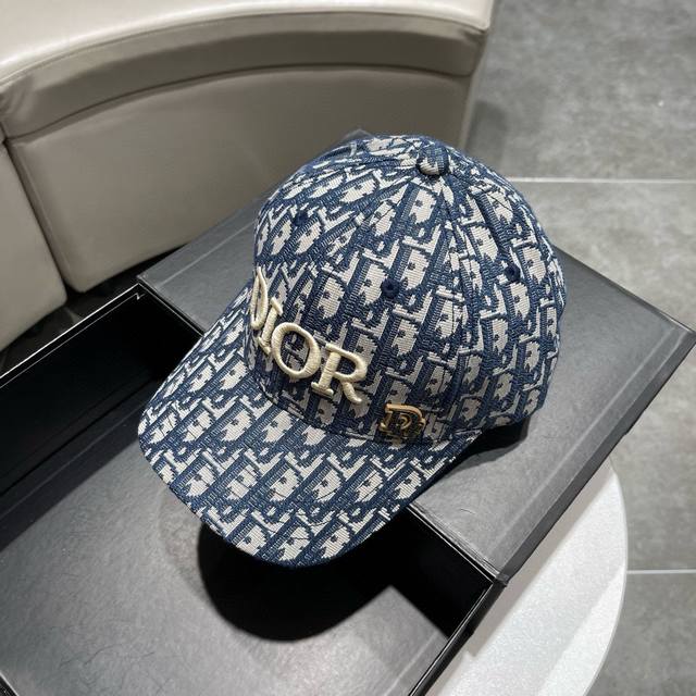 Dior 迪奥 2024春夏新款走量简约刺绣棒球帽，新款出货，大牌款超好搭配，赶紧入手！