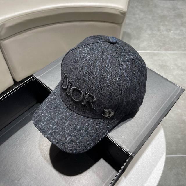 Dior 迪奥 春夏新款走量简约刺绣棒球帽，新款出货，大牌款超好搭配，赶紧入手！