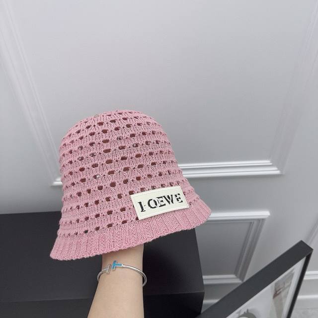 特价 配防尘袋 Loewe罗意威 2024新款镂空遮阳桶帽渔夫帽～简约大气 防晒设计，可折叠的一款