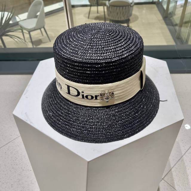 Dior迪奥官方款麦秆草帽，高密度制作，一顶超级有品位的草帽了~出街首选！帽型超美腻颜色妥妥，轻便携带！小仙女人手必备 头围57Cm