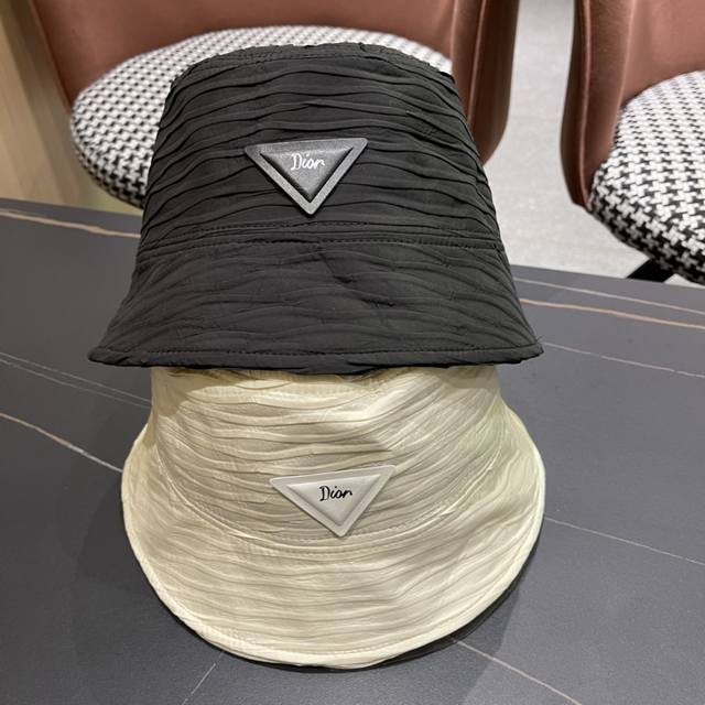 Dior迪奥 2024新款爆款小香简约渔夫帽，超好搭配，赶紧入手！
