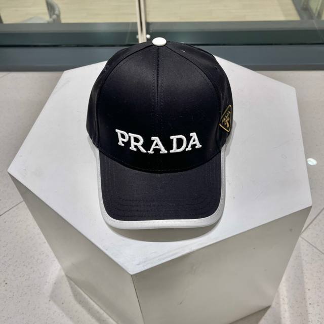 普拉达 2023新款简约三角标棒球帽，不专柜同步出货，大牌款超好搭配，赶紧入手！