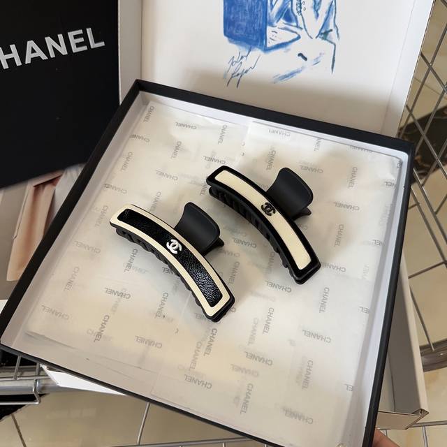 配包装盒 单个 Chanel 香奈儿 最新小香抓夹，简单实用，时尚潮流！小仙女必备