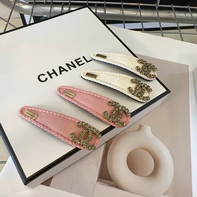 配包装盒 一对 Chanel 香奈儿 新款小香发箍，夏日小清新，超级好看！小仙女必入哦