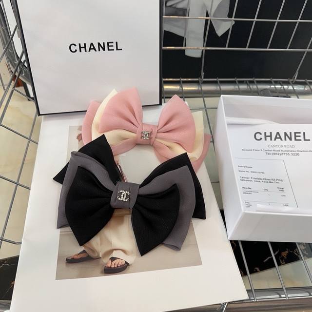 配包装盒 Chanel 香奈儿 最新爆款小香顶夹，优雅的小仙女看过来，值得入手一款