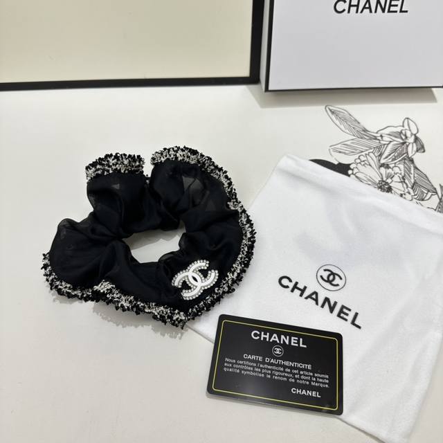 特 单个 配全套包装 Chanel 香奈儿 爆款真丝五金发圈，专柜款出货 一看就特别高档 超级百搭 必须自留