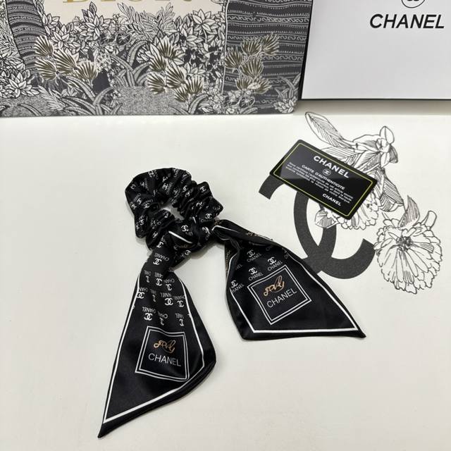 特 单个 配全套包装 Chanel 香奈儿 爆款真丝发圈，专柜款出货 一看就特别高档 超级百搭 必须自留