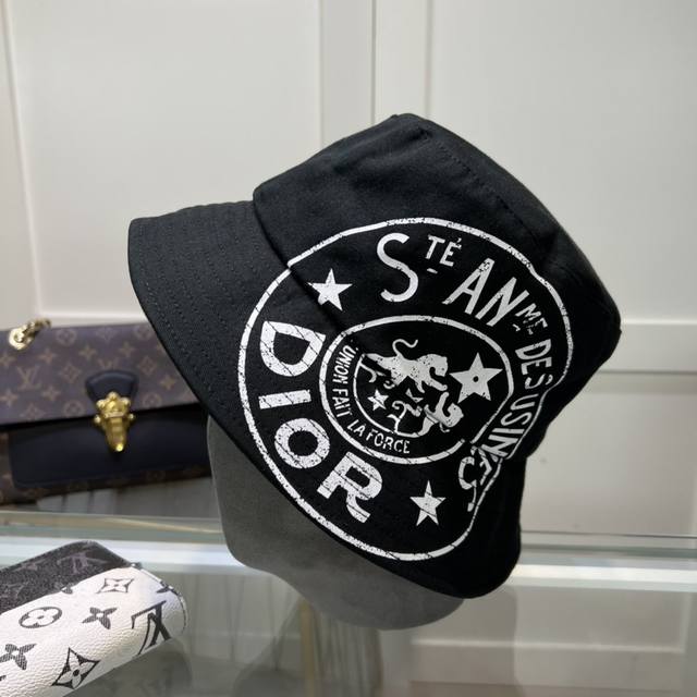 Dior 迪奥 新款原单渔夫帽， 精致純也格调很有感觉，很酷很时尚，专柜断货热门，质量超赞