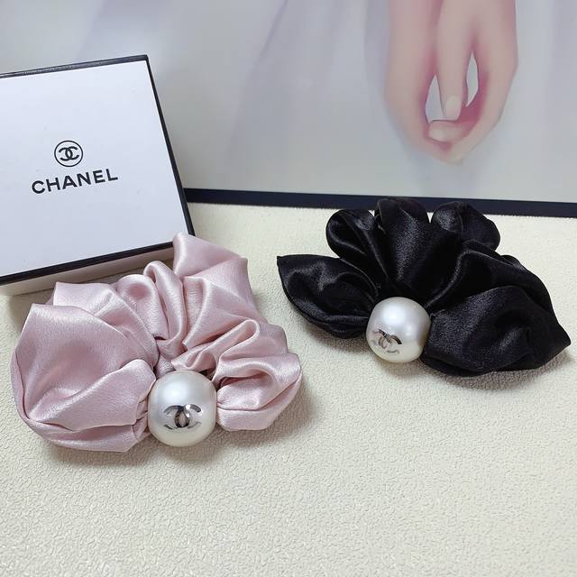Chanel小香 Chanel皮筋 新款珍珠皮筋发圈 ～气质百搭小仙女必入单品 宝藏款 闭眼入推荐款 单个