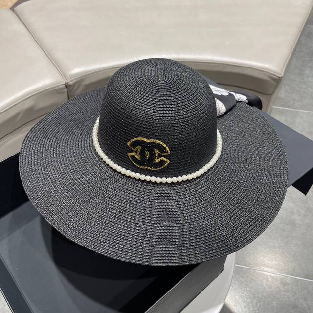 Chanel香奈儿 新款小香度假风大沿盆帽草帽，旅行必备，超好搭配，赶紧入手！