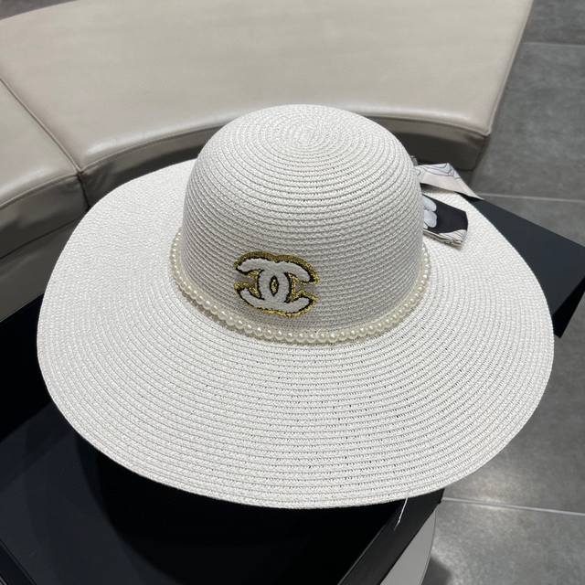 Chanel香奈儿 新款小香度假风大沿盆帽草帽，旅行必备，超好搭配，赶紧入手！