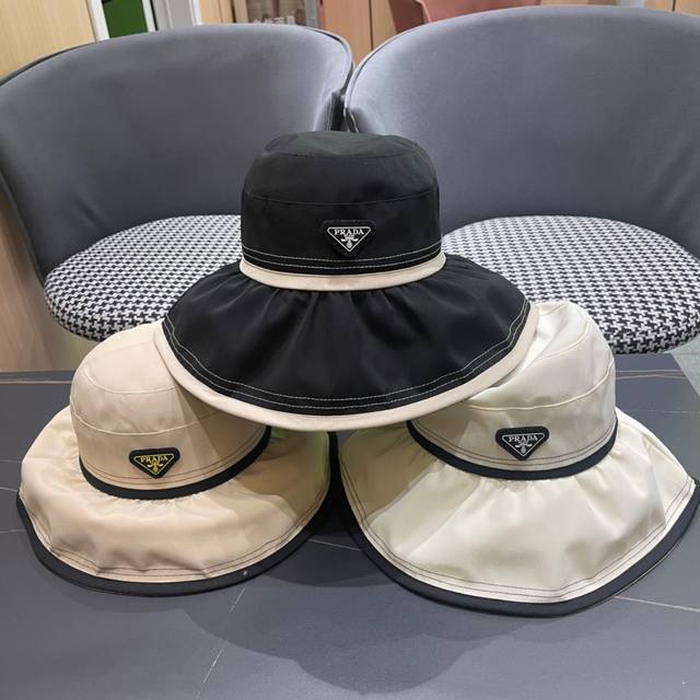 Prada普拉达2024渔夫帽 高级定制， 简约的设计毫不单调 戴上就可以出门 对于懒人简直不要太友好