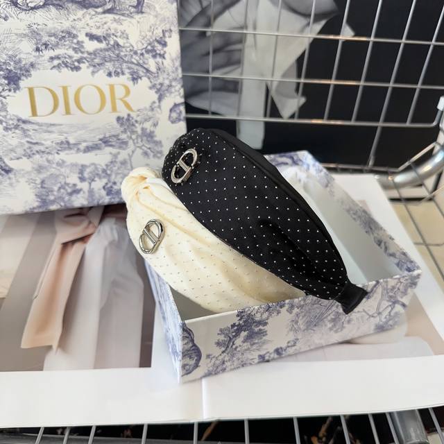 配包装盒 Dior 迪奥 新款d家发箍。简单又百搭，时尚单品 小姐姐必备