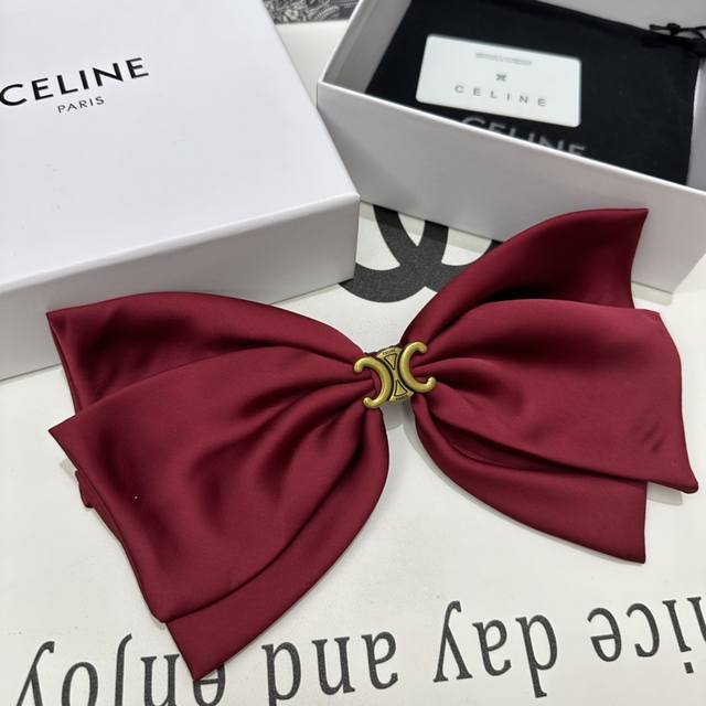 特 配专柜包装 Celine 赛琳 最新蝴蝶结中古五金发夹# 信我！人手必备的单品 这件必须买 洋气神仙颜值 小仙女要收了它，谁戴谁好看～
