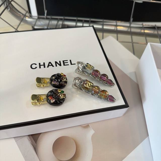配包装盒 一对 Chanel 香奈儿 最新小香边夹刘海夹，幻彩系列，超级好看！小仙女必备