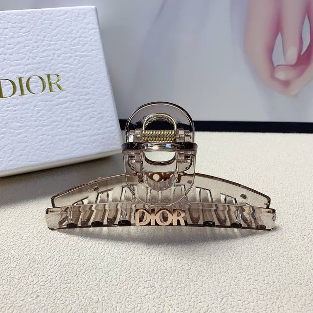 Dior迪奥 Dior抓夹 新款亚克力钛钢logo抓夹气质百搭日常精致小单品小仙女必入单品 宝藏款 闭眼入推荐款 单个配发箍盒