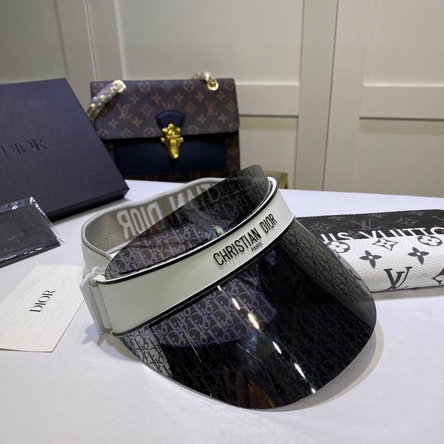 Dior迪奥 配图片原版包装盒，新款织带遮阳防晒镜细节完美，简约大方，百搭单品～出街首选！