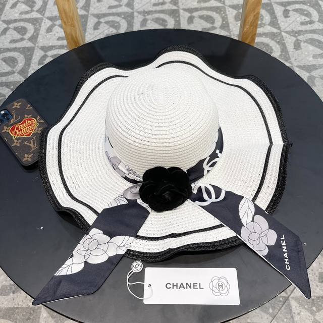 Chanel香奈儿 2024新款山茶花拼色编织草帽，度假休闲必备，优雅大方的一款