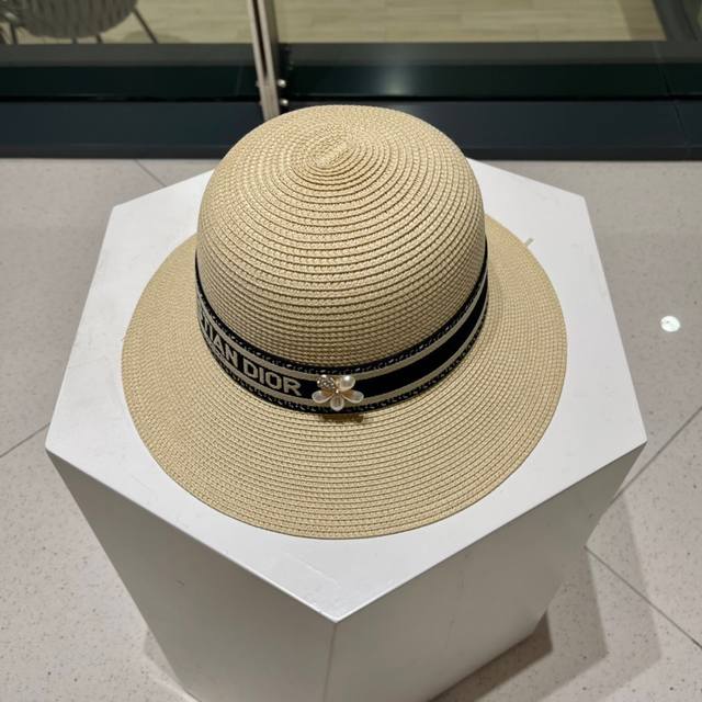 Dior迪奥新款草帽，遮阳帽，太阳帽，沙滩遮阳帽帽，花朵设计，头围57Cm
