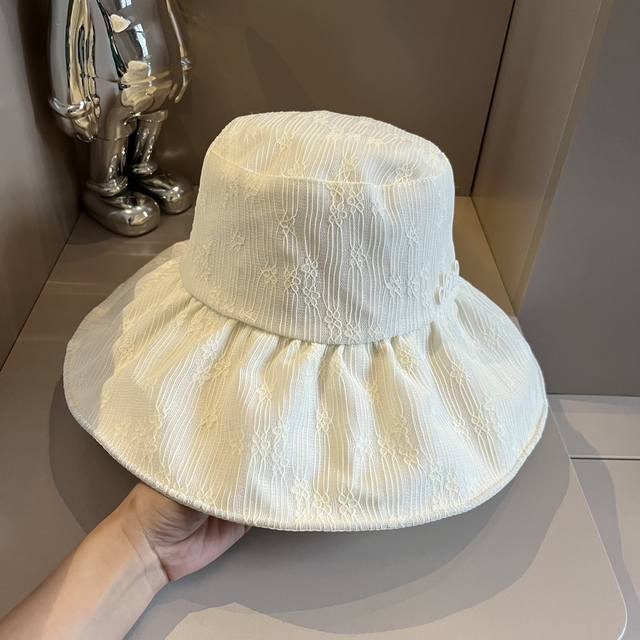 Chanel香奈儿荷叶边渔夫帽，这样布帽，防紫外线内里，头围57Cm可折叠