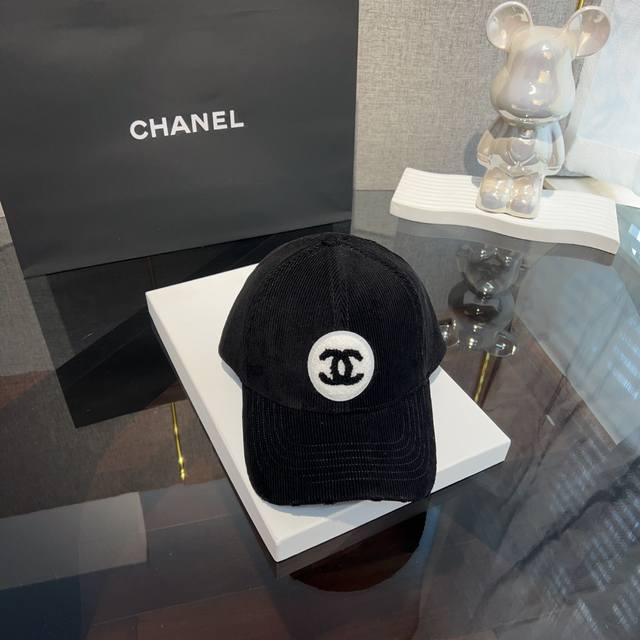 特批 Chanel* 帽子控必备 既是素颜神器 又是平日穿搭的点睛之笔 遮风挡雨显脸小 功能性装饰性都绝了！
