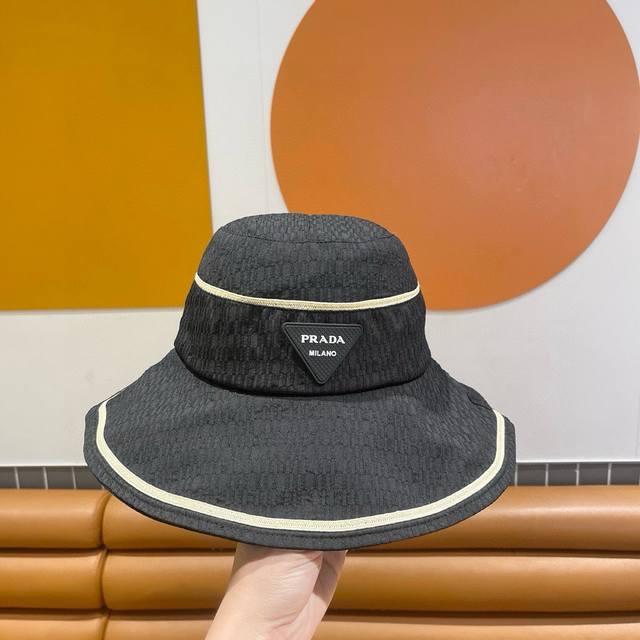 Prada普拉达 2024春款设计师小众品牌立体浮雕棒渔夫帽，定制立体logo，大帽檐防晒更好，很潮 男女同款