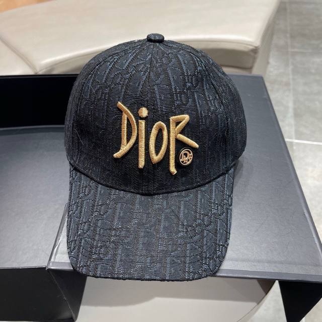 Dior迪奥棒球帽 美美哒 简约大气时尚大方 低调奢华 防晒，时尚两不误，百搭款 亲，赶紧入手吧 你值得拥有！可调节大小！
