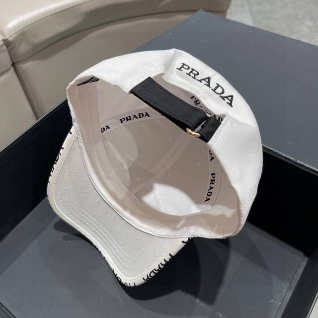 Prada 普拉达 新款原单棒球帽， 刺绣logo，专柜1:1开模订制，原版纯棉布料，轻盈透气！质量超赞，基础头围56，贴片可调节。