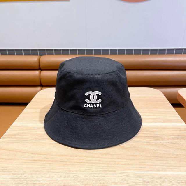 Chanel香奈儿 2024新款小香风折叠款渔夫帽，独特花瓣设计～复古文艺