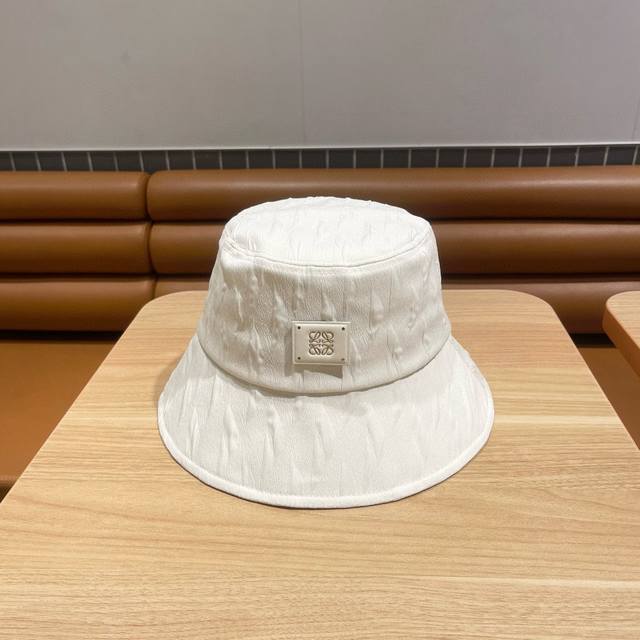 Loewe罗意威 2024春夏新女款渔夫帽，遮阳又超好搭配，出街单品