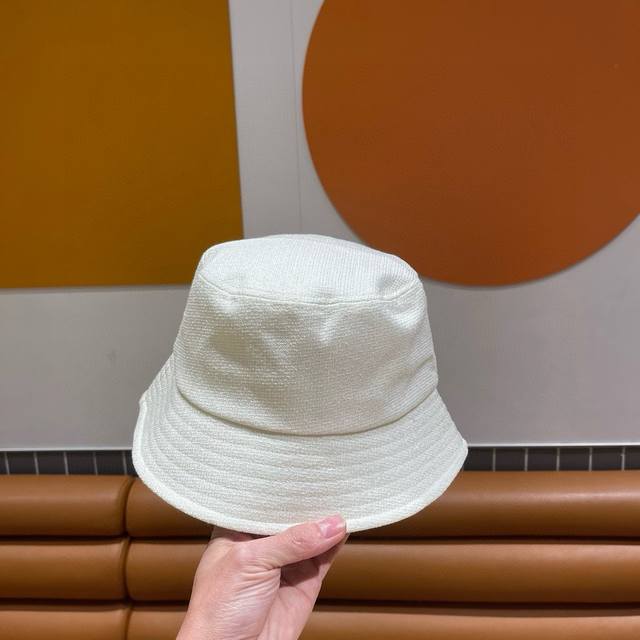 Celine赛琳渔夫帽，春夏款桶帽，头围57Cm