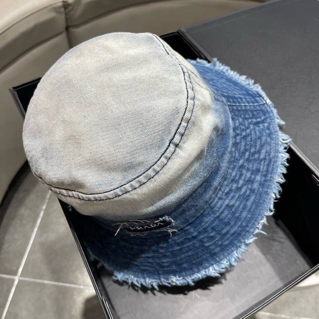 普拉达prada新款高品质牛仔渔夫帽高级定制，做工精细，欧美时尚风格，秋冬佩戴款！不入手真的要后悔！