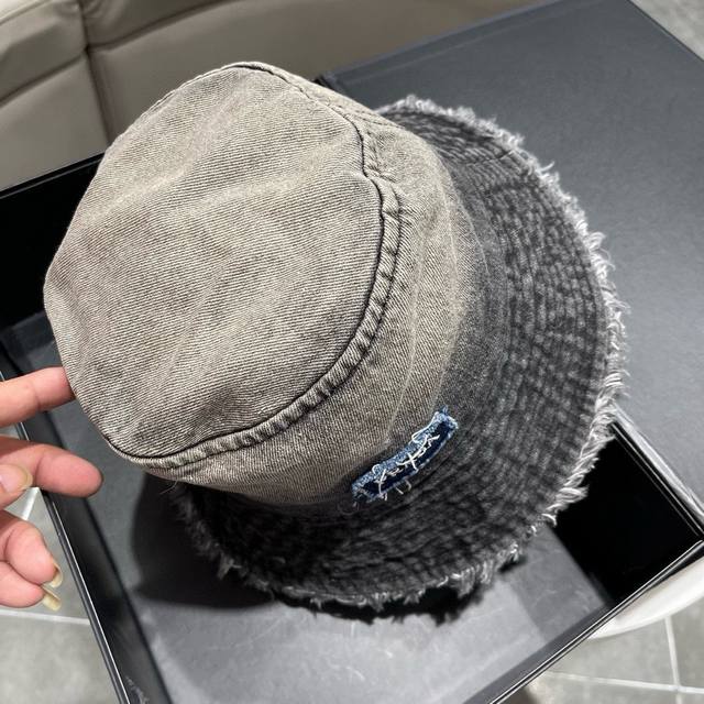 普拉达prada新款高品质牛仔渔夫帽高级定制，做工精细，欧美时尚风格，秋冬佩戴款！不入手真的要后悔！