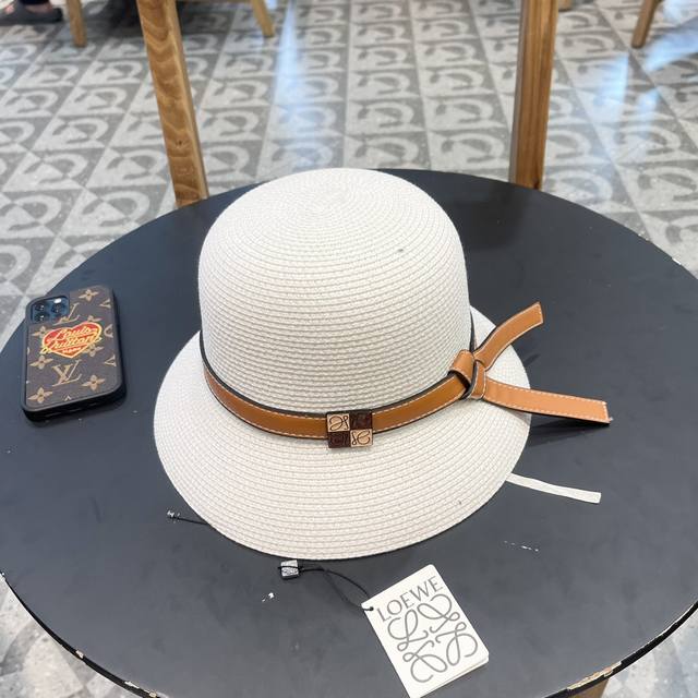 Loewe罗意威 2024新款度假风网络爆款草编盆帽草帽，遮阳又好搭配，出街旅行单品