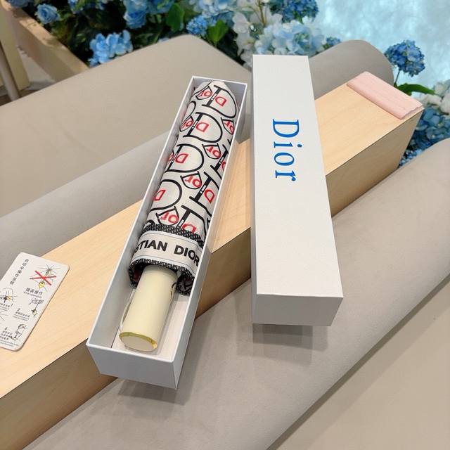 特批 Dior 迪奥 三折自动折叠晴雨伞 时尚原单代工品质 细节精致 看得见的品质 打破一成不变 色泽纯正艳丽！