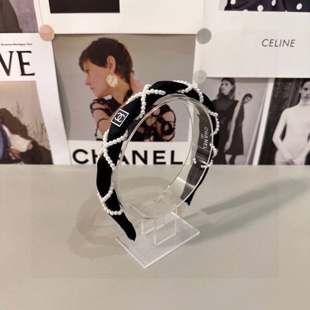 特 配专柜包装 Chanel 香奈儿 最新五金发箍# 信我！人手必备的单品 这件必须买 洋气神仙颜值 小仙女要收了它，谁戴谁好看～