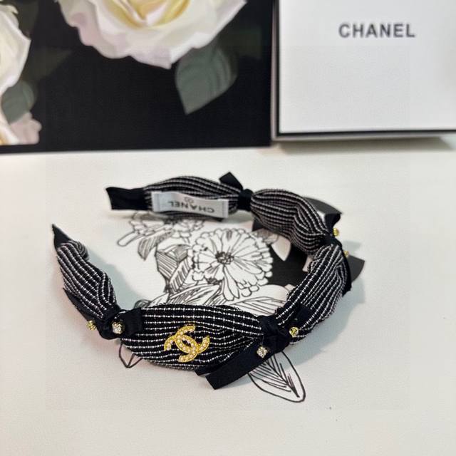 特 配专柜包装 Chanel 香奈儿 最新蝴蝶结发箍 小仙女快入手 特殊材质 不嘞头 可盐可甜～