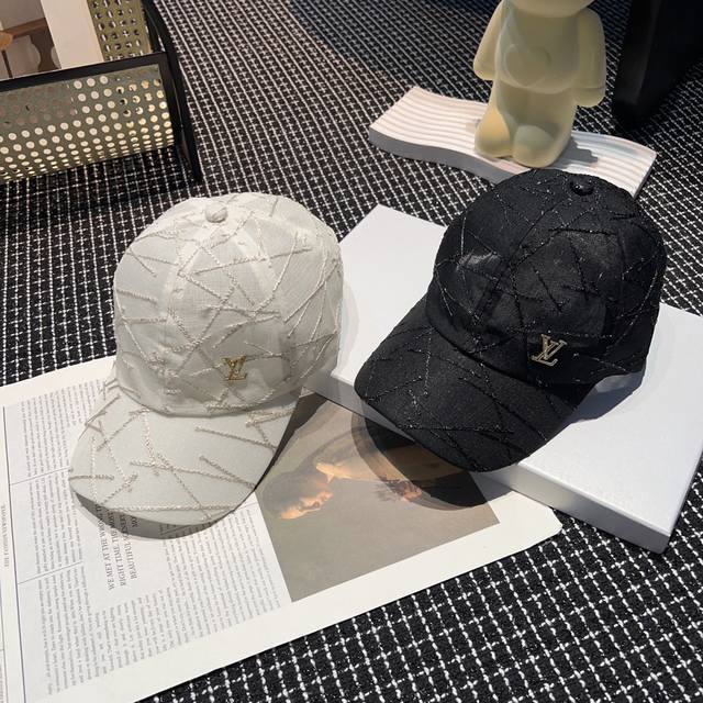 特批 Lv 路易威登 Louis Vuitton 棒球帽 实物太好看了 百搭的颜色 软顶帽身 为日常搭配超加分的单品！